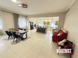 Коттедж 1512м², 3-этажный, участок 25 сот.  