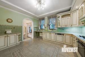 Дом 780м², 3-этажный, участок 28 сот.  