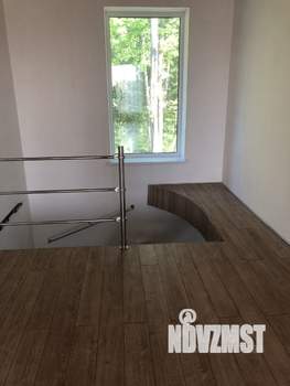 Коттедж 200м&sup2;, 2-этажный, участок 10 сот.  