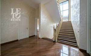 Дом 950м&sup2;, 3-этажный, участок 33 сот.  