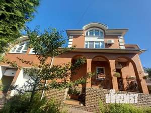 Дом 495м², 3-этажный, участок 24 сот.  