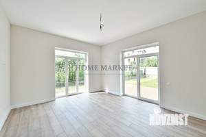 Коттедж 220м², 2-этажный, участок 6 сот.  