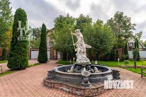 Коттедж 1177м², 4-этажный, участок 25 сот.  