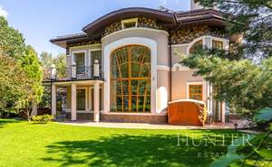 Дом 1350м², 3-этажный, участок 50 сот.  