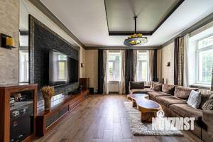 Дом 699м², 4-этажный, участок 10 сот.  