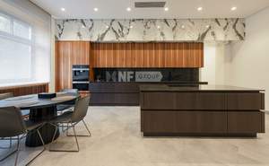 Дом 1000м&sup2;, 2-этажный, участок 100 сот.  