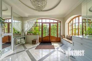 Дом 1350м², 3-этажный, участок 50 сот.  