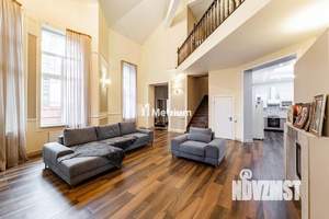 Коттедж 400м², 2-этажный, участок 10 сот.  