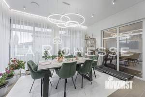 Дом 210м², 2-этажный, участок 10 сот.  