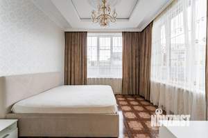 Дом 250м², 3-этажный, участок 8 сот.  