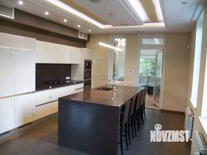 Дом 470м², 3-этажный, участок 16 сот.  