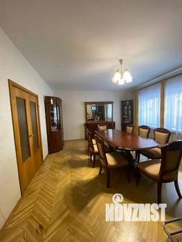 Дом 375м², 3-этажный, участок 25 сот.  