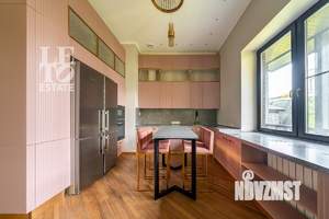 Дом 950м², 3-этажный, участок 33 сот.  