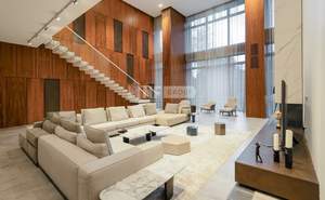 Дом 1000м&sup2;, 2-этажный, участок 100 сот.  