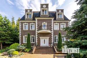 Дом 699м², 4-этажный, участок 10 сот.  