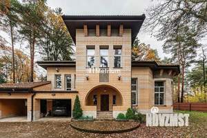 Коттедж 400м², 2-этажный, участок 10 сот.  