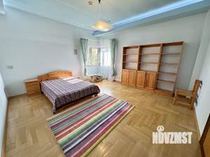 Дом 455м², 3-этажный, участок 14 сот.  