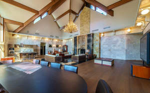 Дом 1880м&sup2;, 2-этажный, участок 410 сот.  