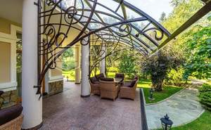 Дом 1350м², 2-этажный, участок 50 сот.  