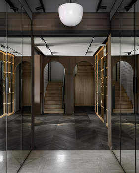 Дом 549м&sup2;, 3-этажный, участок 35 сот.  