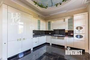 Дом 740м², 3-этажный, участок 15 сот.  