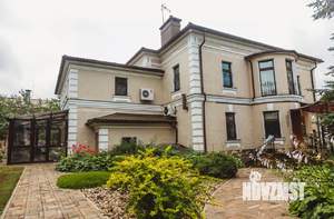 Дом 834м², 3-этажный, участок 18 сот.  