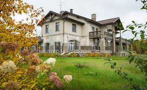 Дом 1272м², 2-этажный, участок 50 сот.  