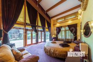 Дом 1540м², 2-этажный, участок 410 сот.  