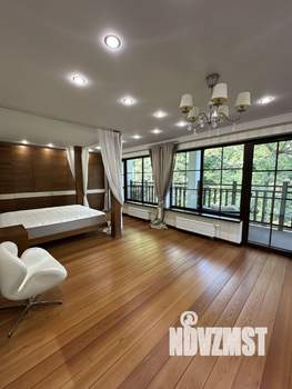 Дом 503м&sup2;, 3-этажный, участок 42 сот.  