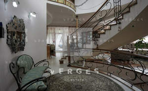 Дом 550м², 3-этажный, участок 14 сот.  