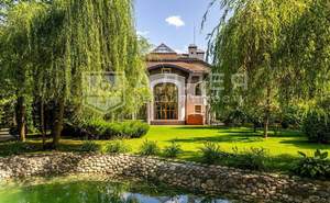 Дом 1350м², 2-этажный, участок 50 сот.  