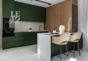 Дом 210м&sup2;, 3-этажный, участок 4 сот.  