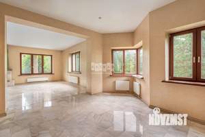 Дом 500м&sup2;, 3-этажный, участок 30 сот.  