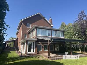 Коттедж 350м², 3-этажный, участок 9 сот.  