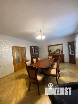 Дом 375м², 3-этажный, участок 25 сот.  