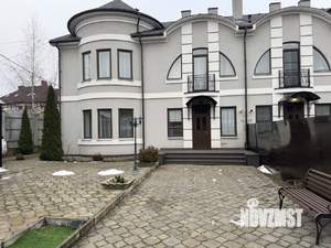 Коттедж 300м&sup2;, 3-этажный, участок 6 сот.  