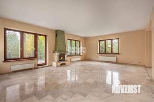 Дом 500м&sup2;, 3-этажный, участок 30 сот.  