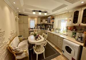 Дом 180м², 2-этажный, участок 8 сот.  