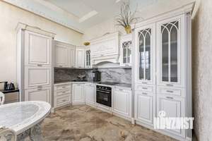 Дом 250м², 3-этажный, участок 8 сот.  