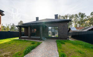 Дом 306м&sup2;, 1-этажный, участок 11 сот.  