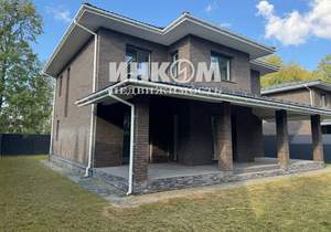 Дом 261м², 2-этажный, участок 6 сот.  