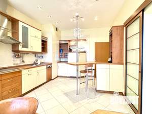 4-к квартира, вторичка, 143м2, 10/17 этаж
