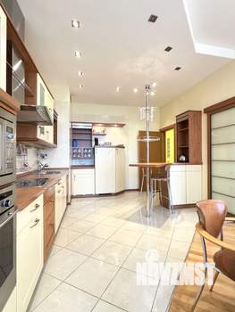 4-к квартира, вторичка, 143м2, 10/17 этаж