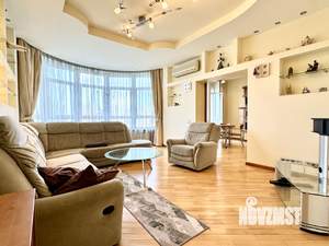 4-к квартира, вторичка, 143м2, 10/17 этаж